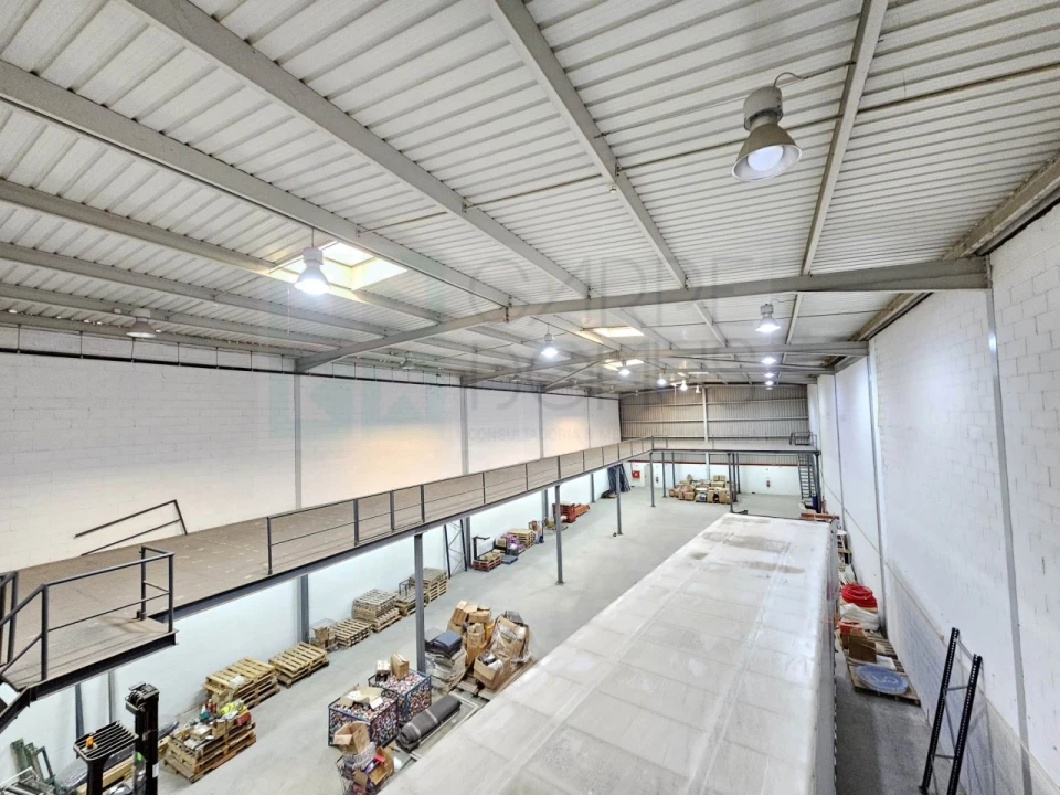 Armazém para Venda em Alverca do Ribatejo e Sobralinho Foto 1