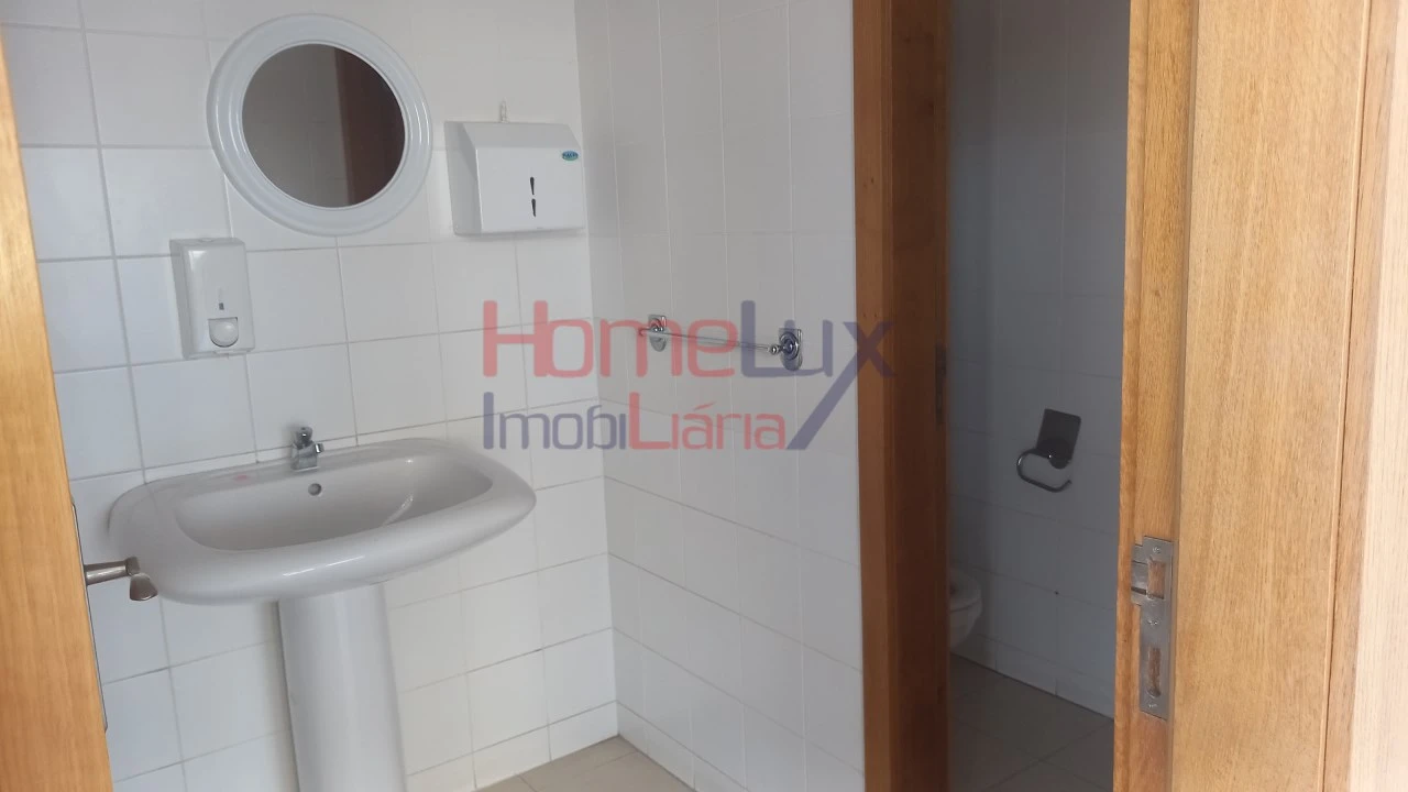 Loja para Arrendamento em O. Azeméis, Riba-Ul, Ul, Macinhata Seixa, Madail Foto 7