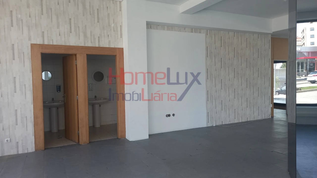 Loja para Arrendamento em O. Azeméis, Riba-Ul, Ul, Macinhata Seixa, Madail Foto 8