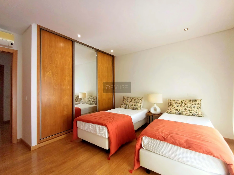 Moradia T4 para Venda em Quarteira Foto 23