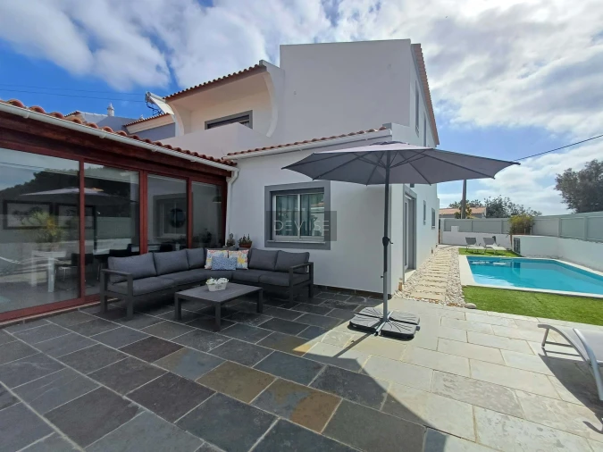 Moradia T4 para Venda em Quarteira Foto 3