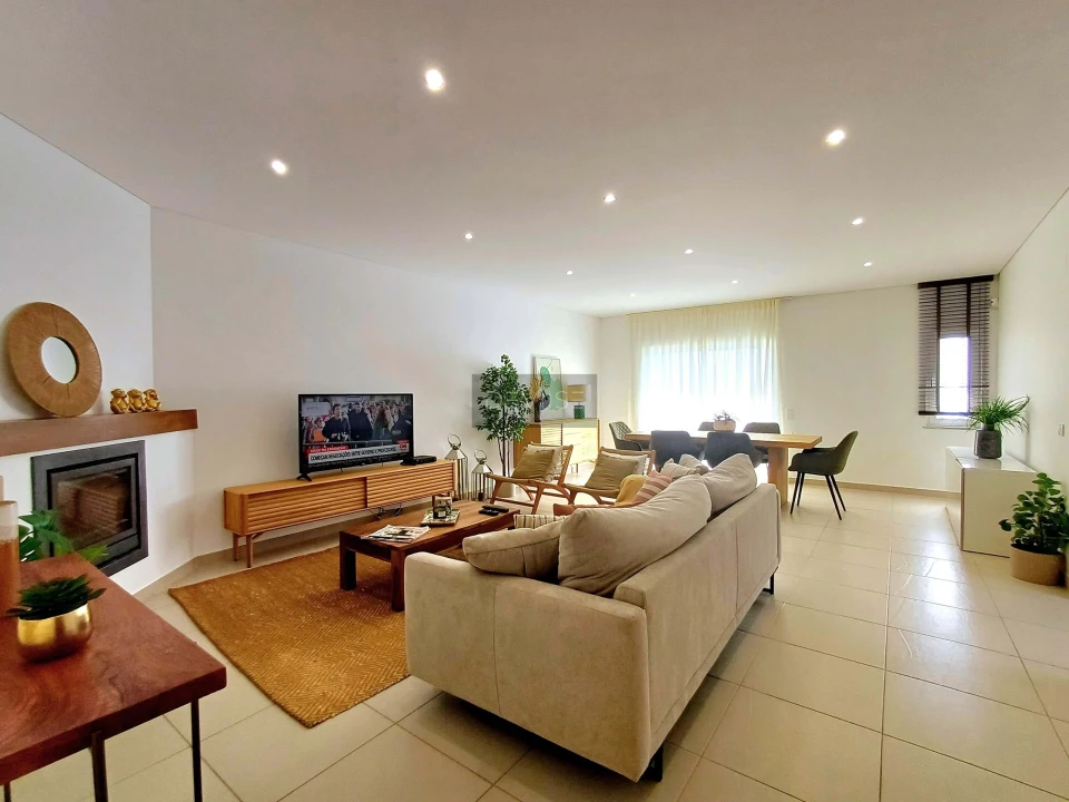 Moradia T4 para Venda em Quarteira Foto 1