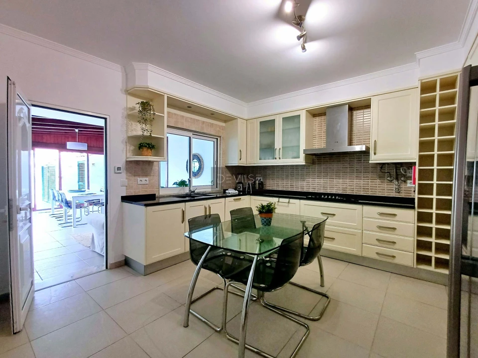 Moradia T4 para Venda em Quarteira Foto 10