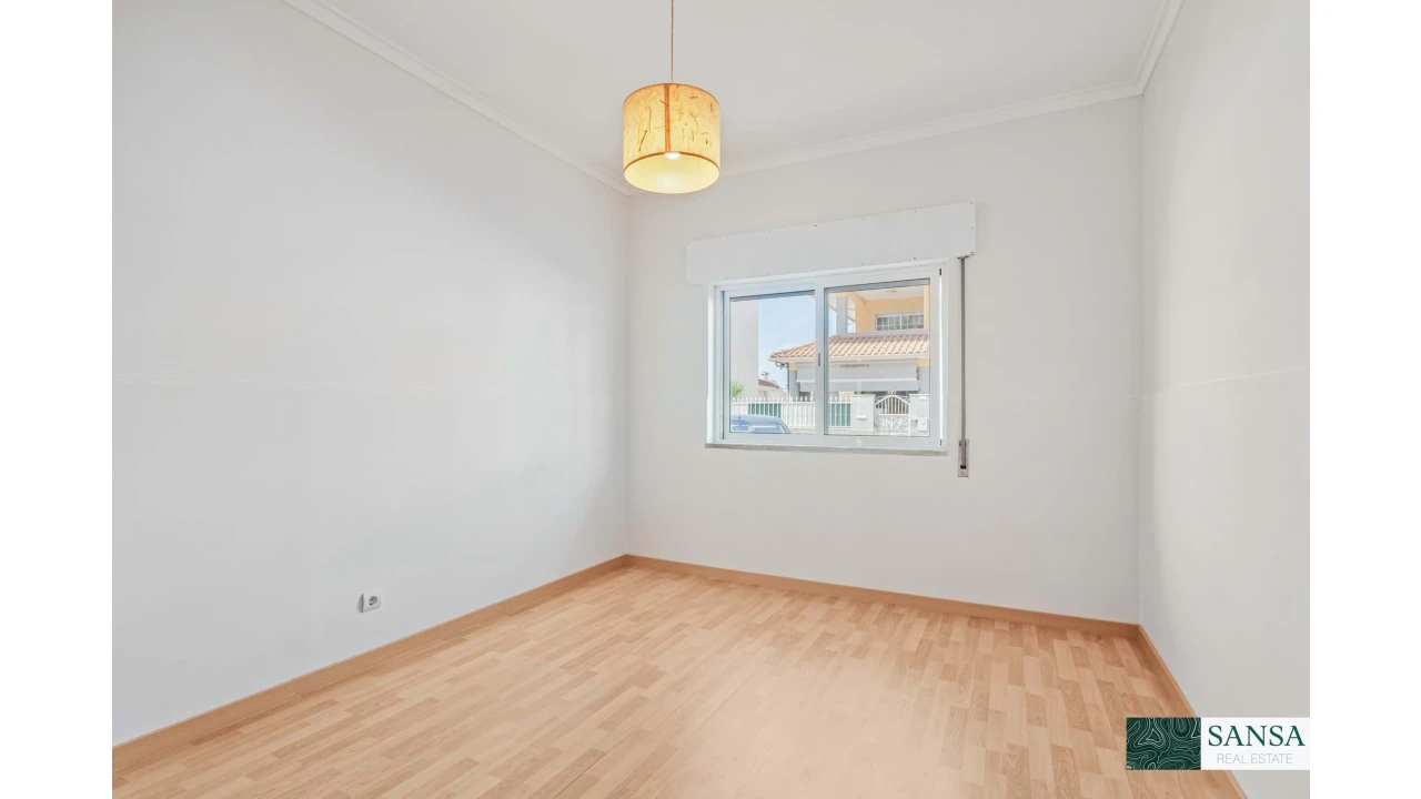 Apartamento T4 para Venda em Charneca de Caparica e Sobreda Foto 8