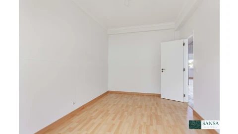 Apartamento T4 para Venda em Charneca de Caparica e Sobreda