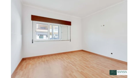 Apartamento T4 para Venda em Charneca de Caparica e Sobreda