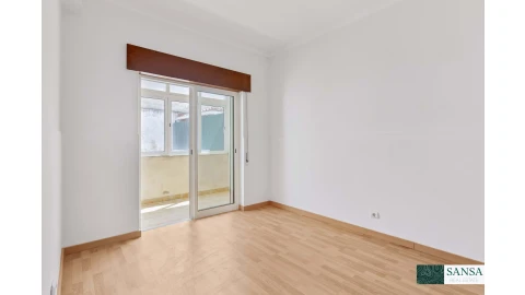 Apartamento T4 para Venda em Charneca de Caparica e Sobreda