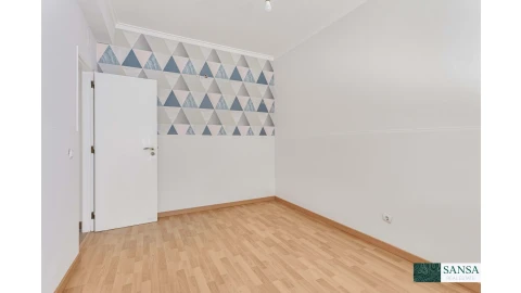 Apartamento T4 para Venda em Charneca de Caparica e Sobreda