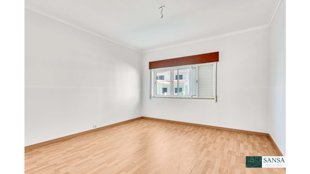 Apartamento T4 para Venda em Charneca de Caparica e Sobreda Foto 4