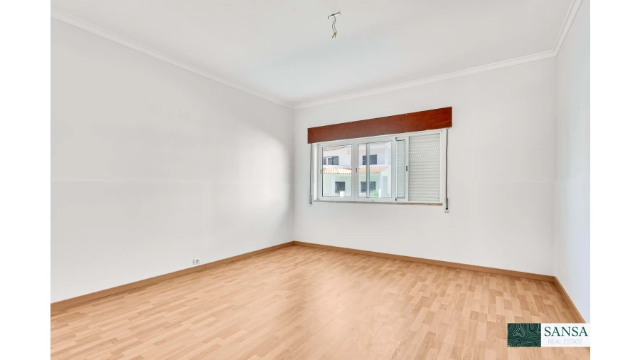 Apartamento T4 para Venda em Charneca de Caparica e Sobreda Foto 4