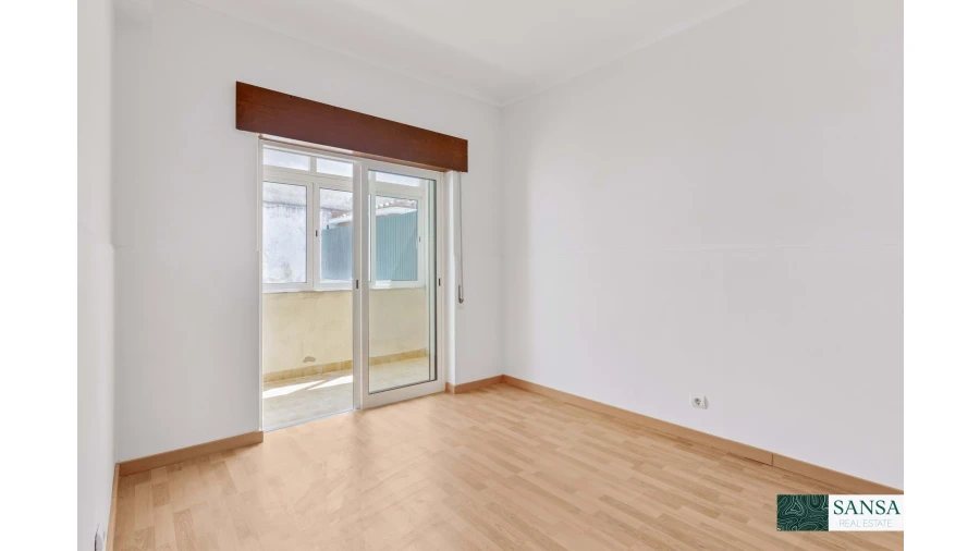 Apartamento T4 para Venda em Charneca de Caparica e Sobreda Foto 12