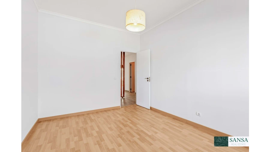 Apartamento T4 para Venda em Charneca de Caparica e Sobreda Foto 9