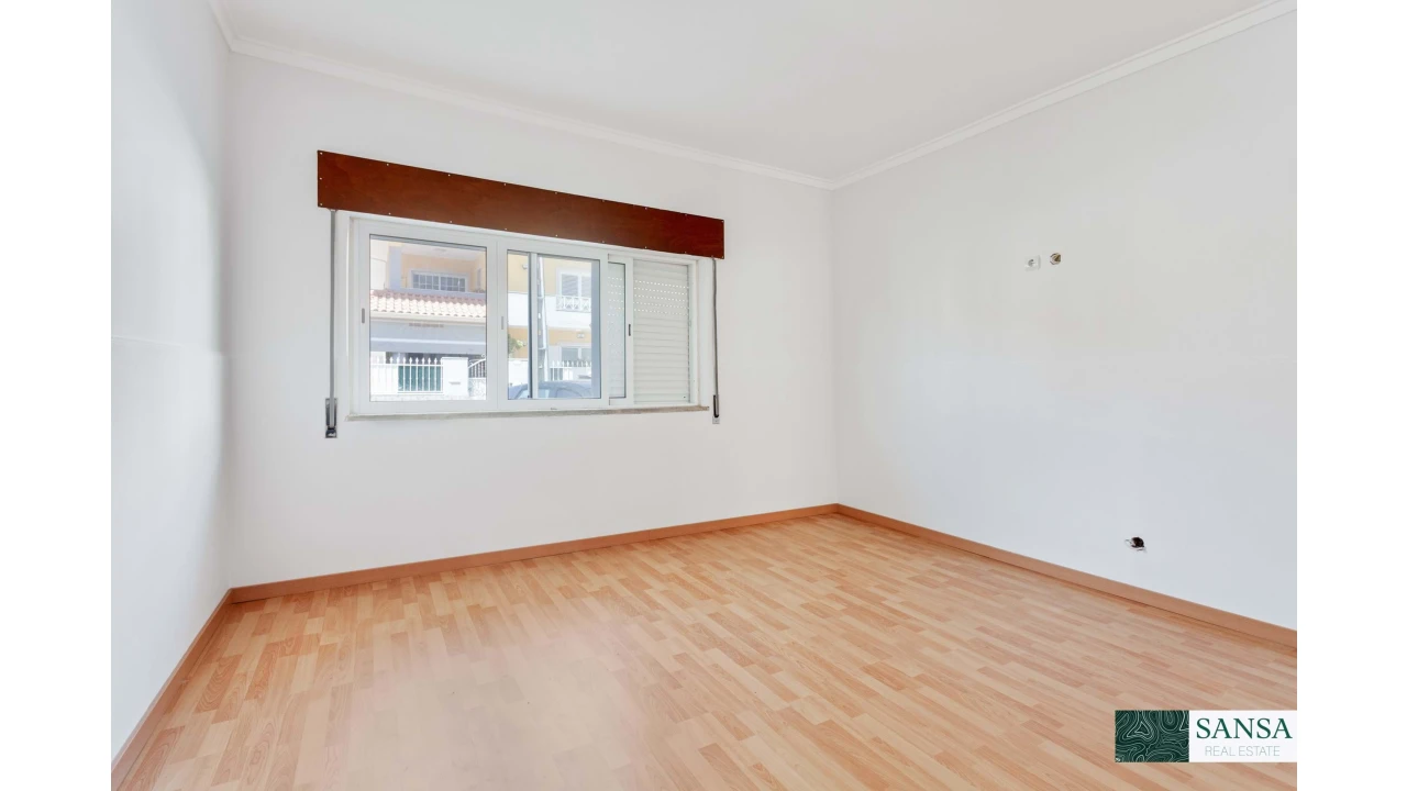 Apartamento T4 para Venda em Charneca de Caparica e Sobreda Foto 5