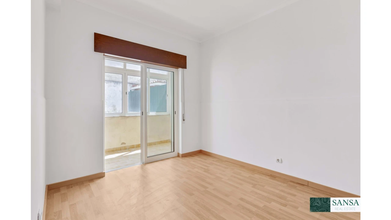 Apartamento T4 para Venda em Charneca de Caparica e Sobreda Foto 12