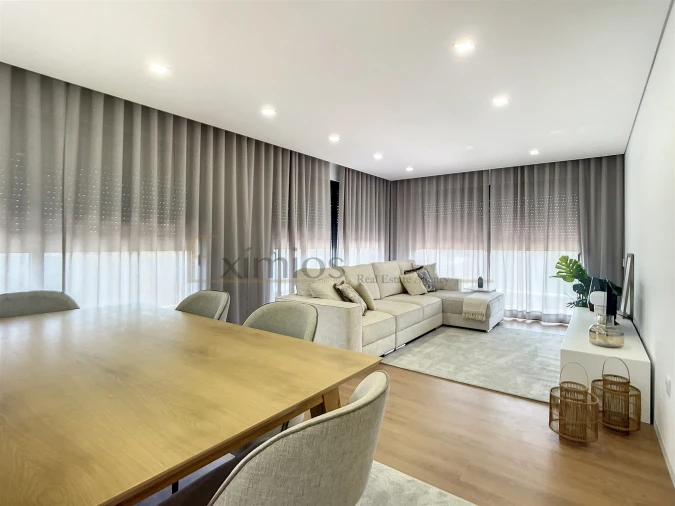 Apartamento T4 para Venda em Póvoa de Varzim, Beiriz e Argivai Foto 3