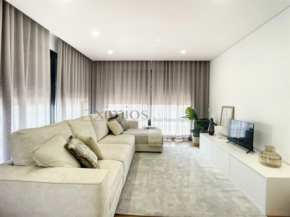 Apartamento T4 para Venda em Póvoa de Varzim, Beiriz e Argivai Foto 1