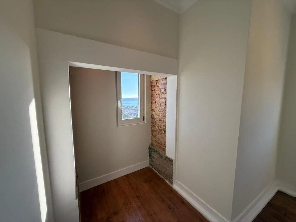 Apartamento T1 para Arrendamento em Misericórdia Foto 26