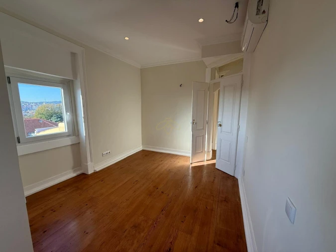 Apartamento T1 para Arrendamento em Misericórdia Foto 15