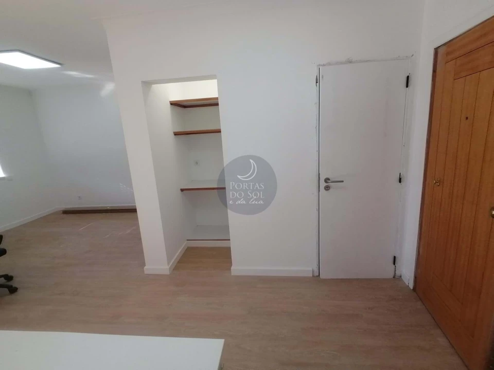 Escritório para Venda em Marvila, Ribeira Santarém, São Salvador, São Nicolau Foto 1