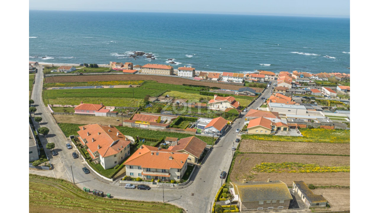 Terreno para Venda em Vila Chã Foto 4