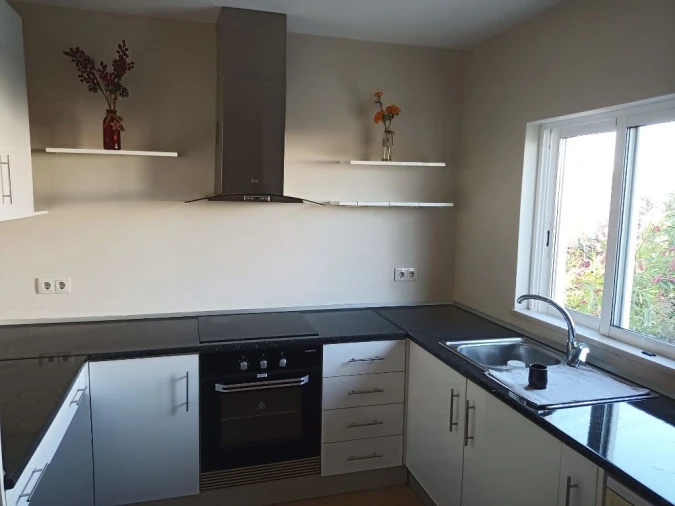 Moradia T4 para Venda em Quelfes Foto 8