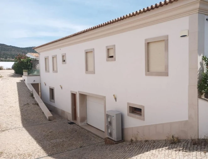 Moradia T4 para Venda em Quelfes Foto 2