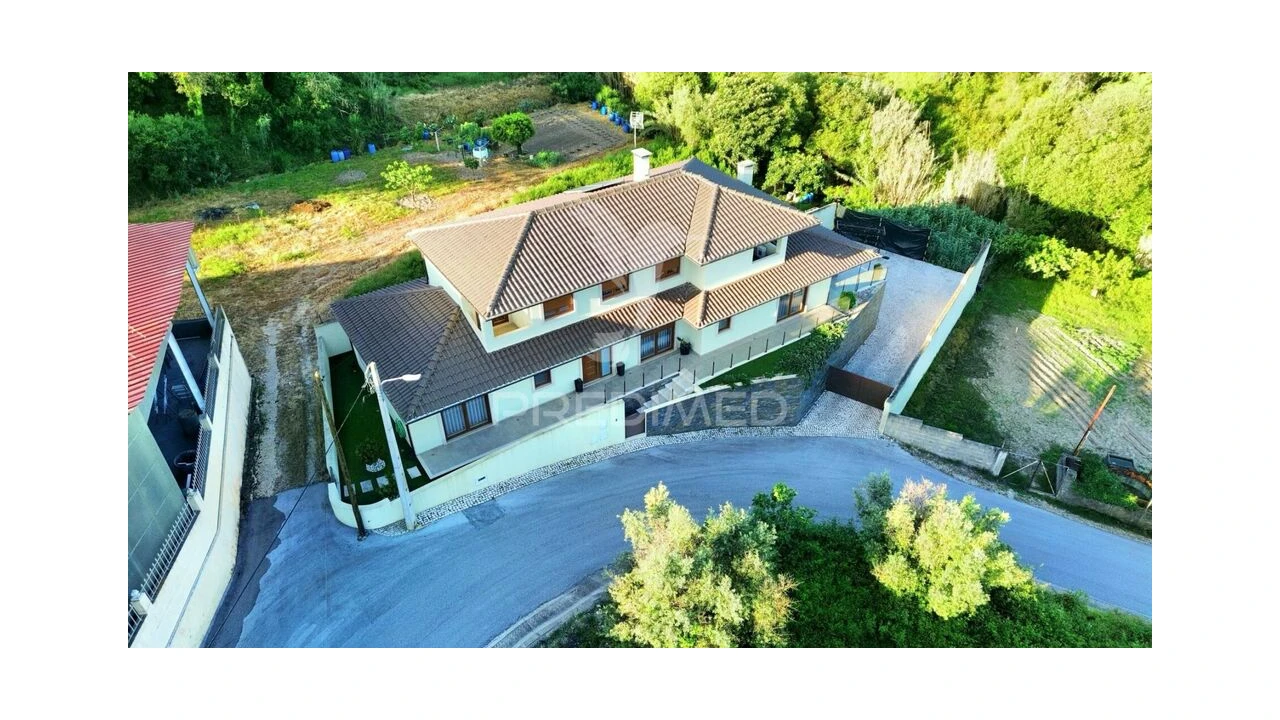 Moradia T4 para Venda em Amiais de Baixo Foto 1