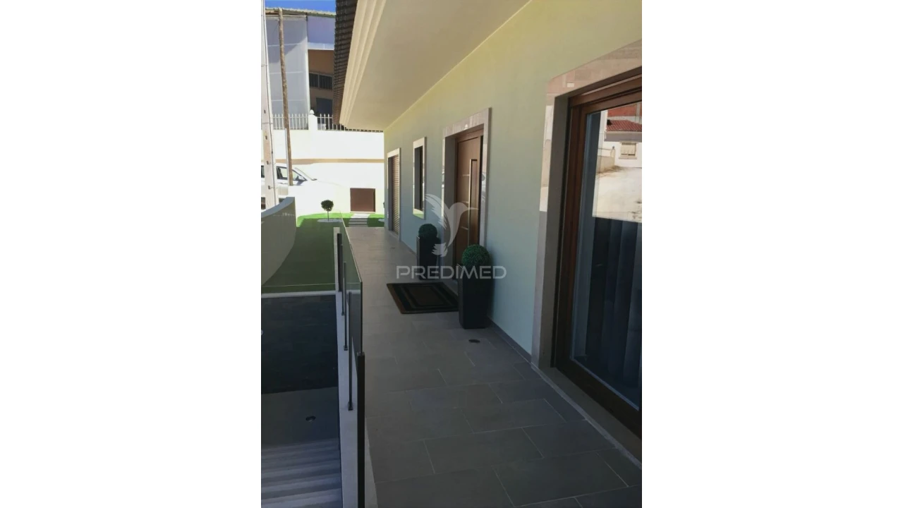 Moradia T4 para Venda em Amiais de Baixo Foto 12