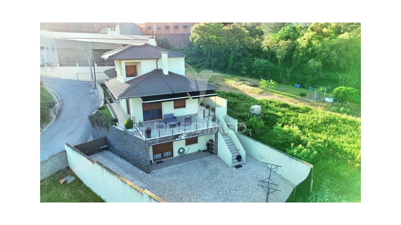 Moradia T4 para Venda em Amiais de Baixo Foto 2