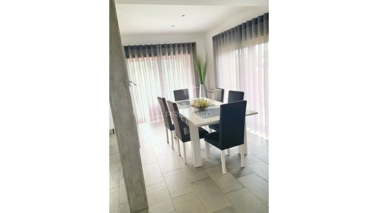 Moradia T4 para Venda em Amiais de Baixo Foto 17