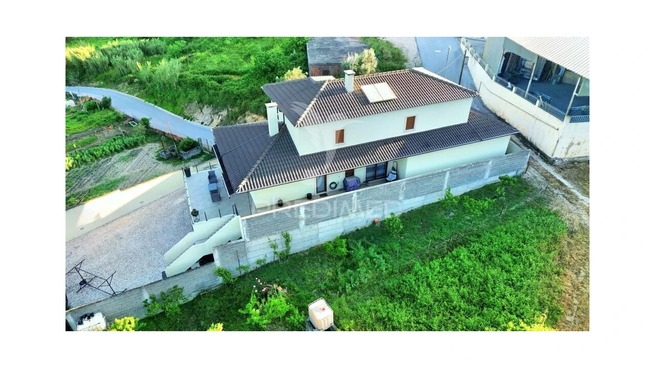 Moradia T4 para Venda em Amiais de Baixo Foto 5