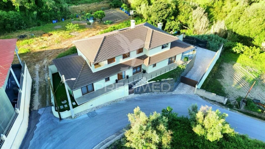 Moradia T4 para Venda em Amiais de Baixo