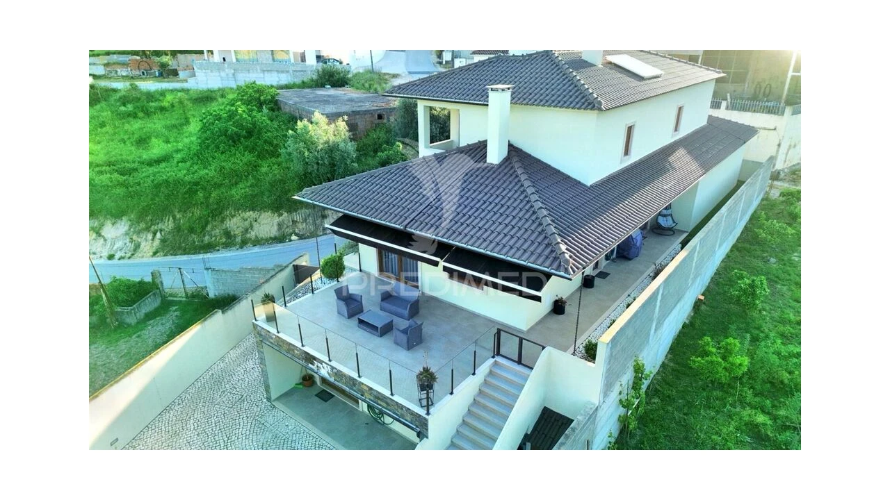 Moradia T4 para Venda em Amiais de Baixo Foto 6