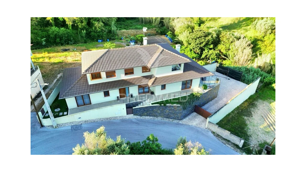 Moradia T4 para Venda em Amiais de Baixo Foto 9