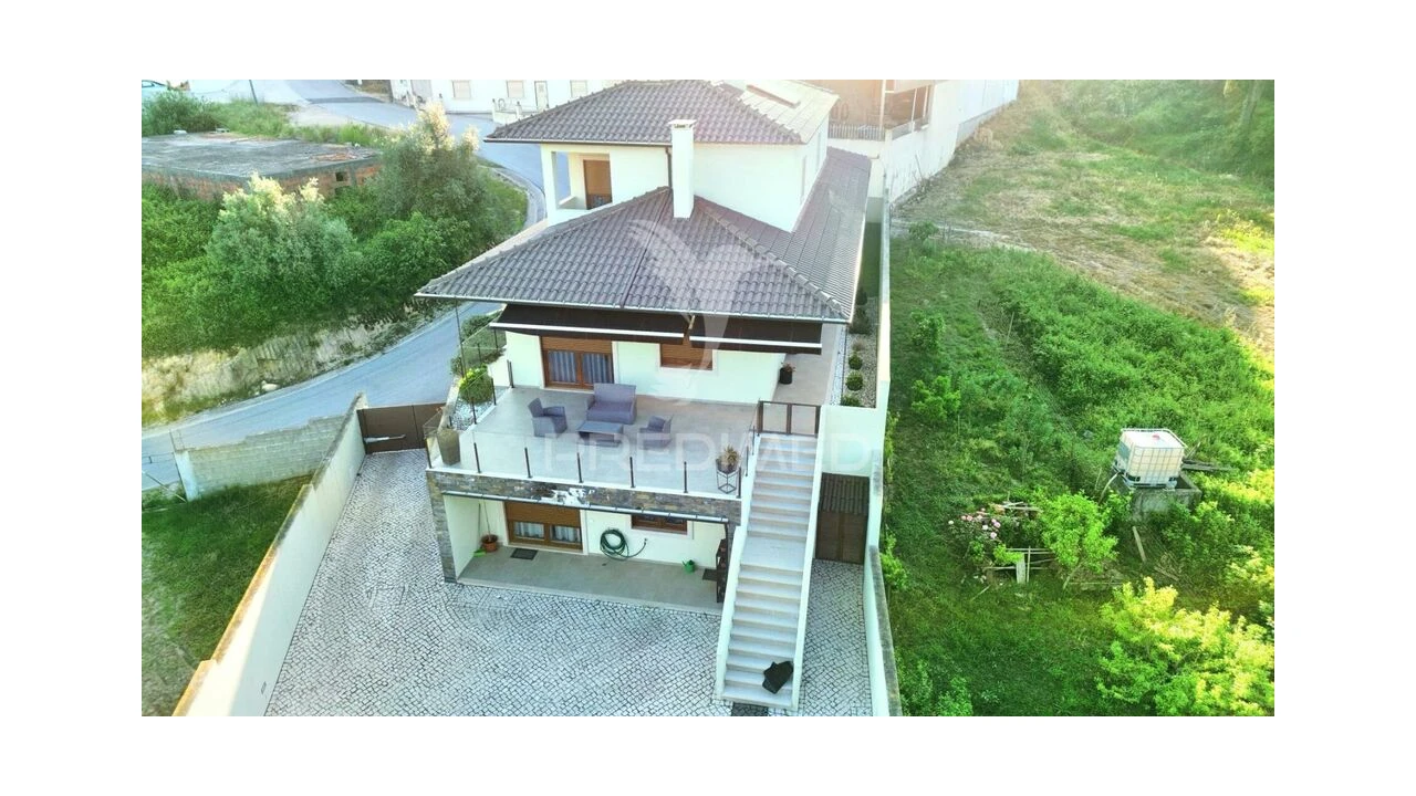 Moradia T4 para Venda em Amiais de Baixo Foto 4