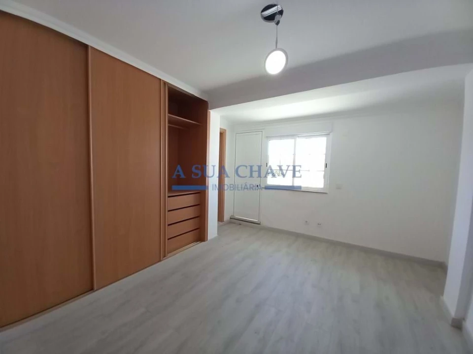 Moradia T3 para Venda em Carcavelos e Parede Foto 28