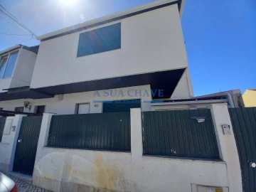 Moradia T3 para Venda em Carcavelos e Parede