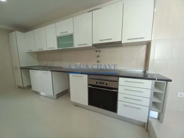 Moradia T3 para Venda em Carcavelos e Parede