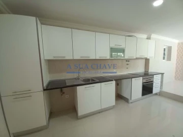 Moradia T3 para Venda em Carcavelos e Parede