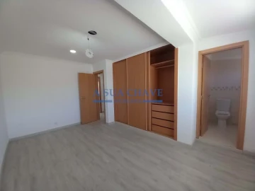 Moradia T3 para Venda em Carcavelos e Parede