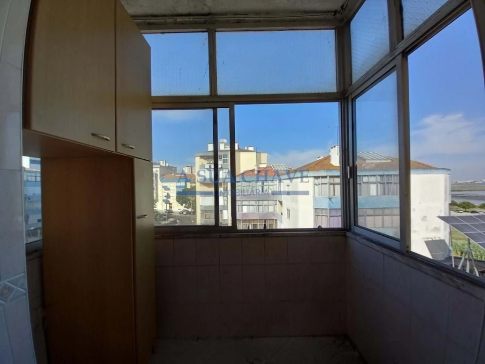 Apartamento T2 para Venda em Corroios Foto 11