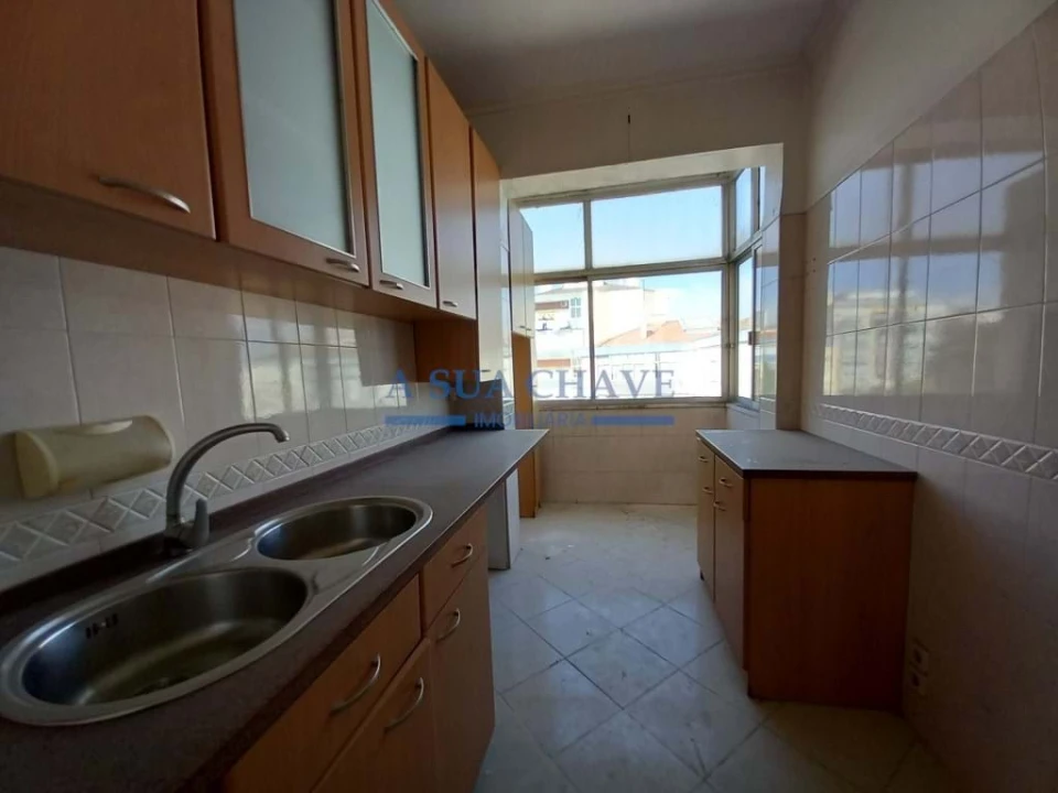 Apartamento T2 para Venda em Corroios Foto 9