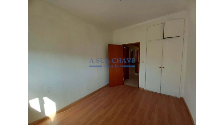Apartamento T2 para Venda em Corroios Foto 16