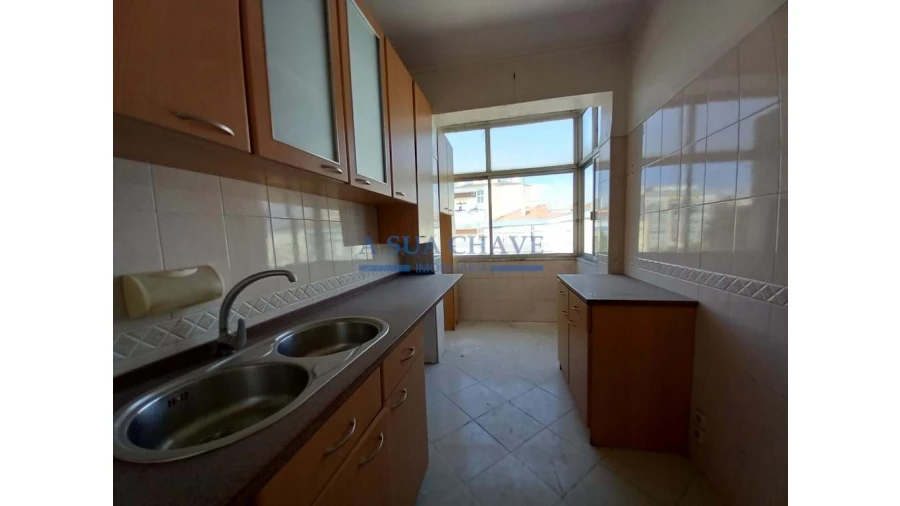 Apartamento T2 para Venda em Corroios Foto 9