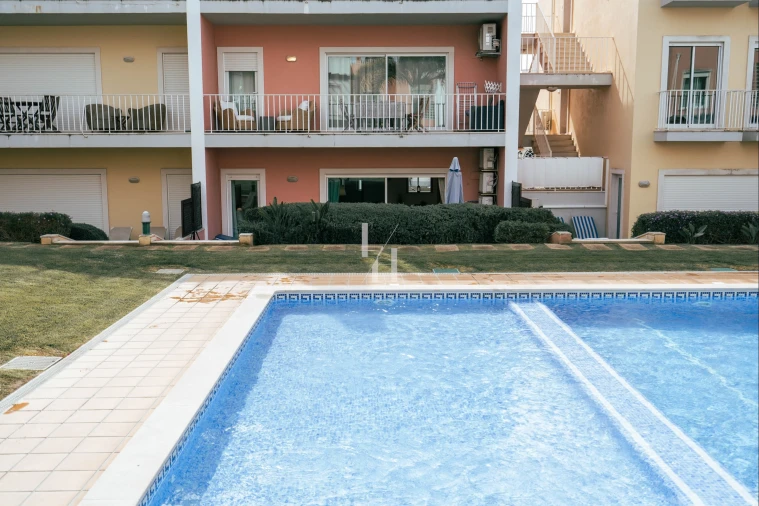 Apartamento T2 para Arrendamento férias em Quarteira Foto 12