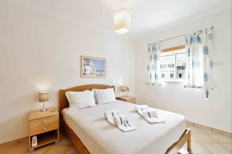 Apartamento T2 para Arrendamento férias em Quarteira Foto 13