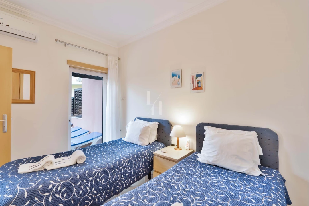 Apartamento T2 para Arrendamento férias em Quarteira Foto 10