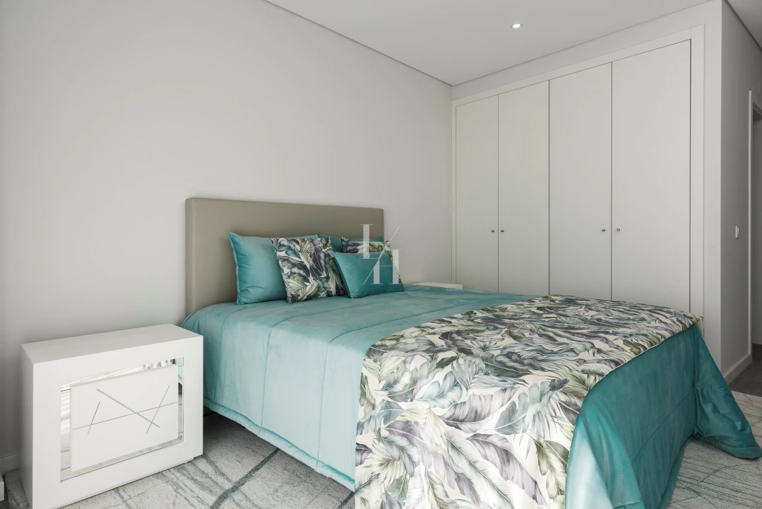Apartamento T4 para Venda em Quelfes Foto 15