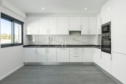 Apartamento T4 para Venda em Quelfes