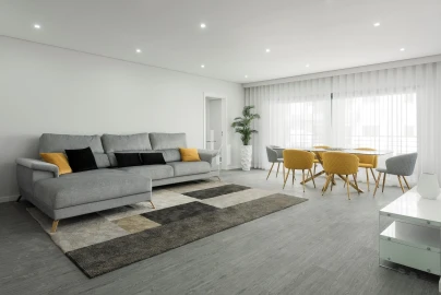 Apartamento T4 para Venda em Quelfes